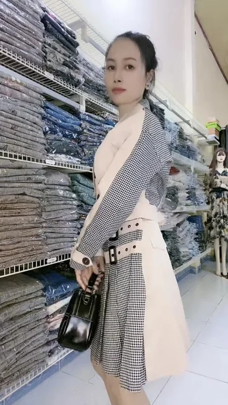 Set váy xếp ly houndstooth và áo khoác croptop cực cool Myqlothing.