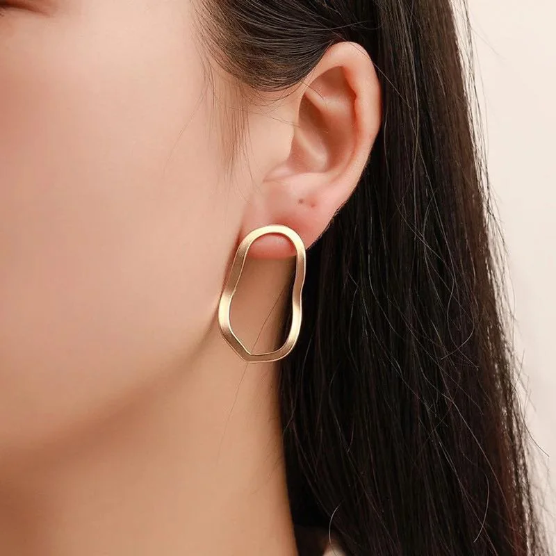 Earrings nữ đeo tai dáng vòng rỗng màu vàng