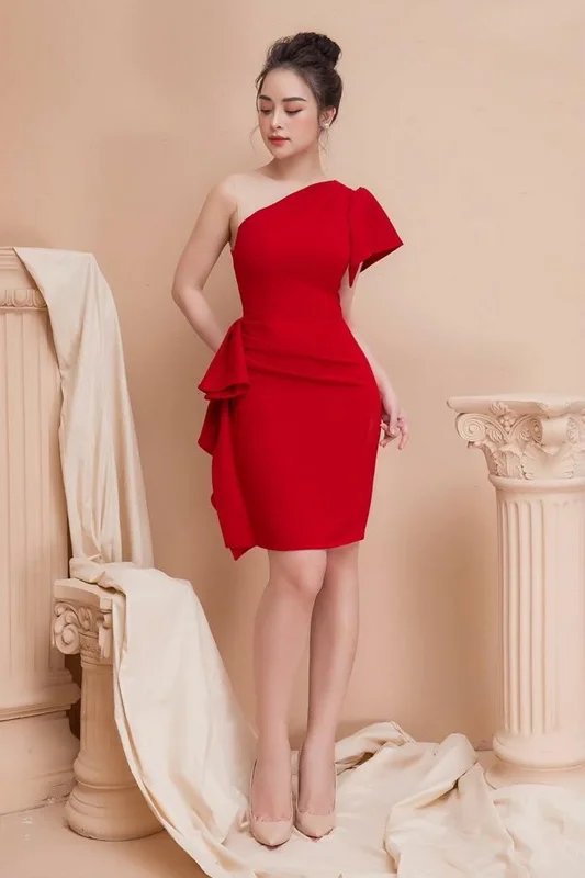 ĐẦM CỔ XÉO MỘT TAY DÚN BÊN EO