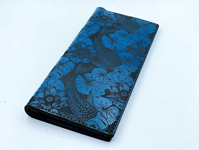 Ví nữ cầm tay da bò handmade họa tiết cá Koi